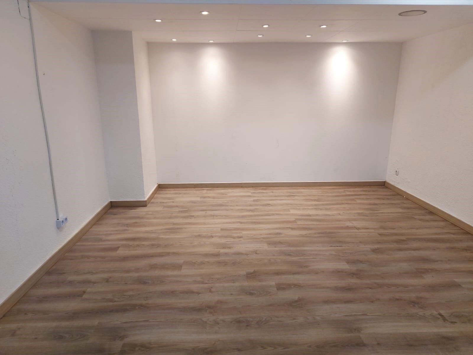 Local de alquiler en Carrer D'Higini Angles, Nou Eixample Sud