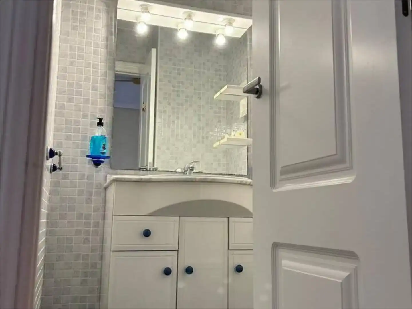Badezimmer von Wohnung zur Miete in Pilar de la Horadada mit Klimaanlage und Balkon