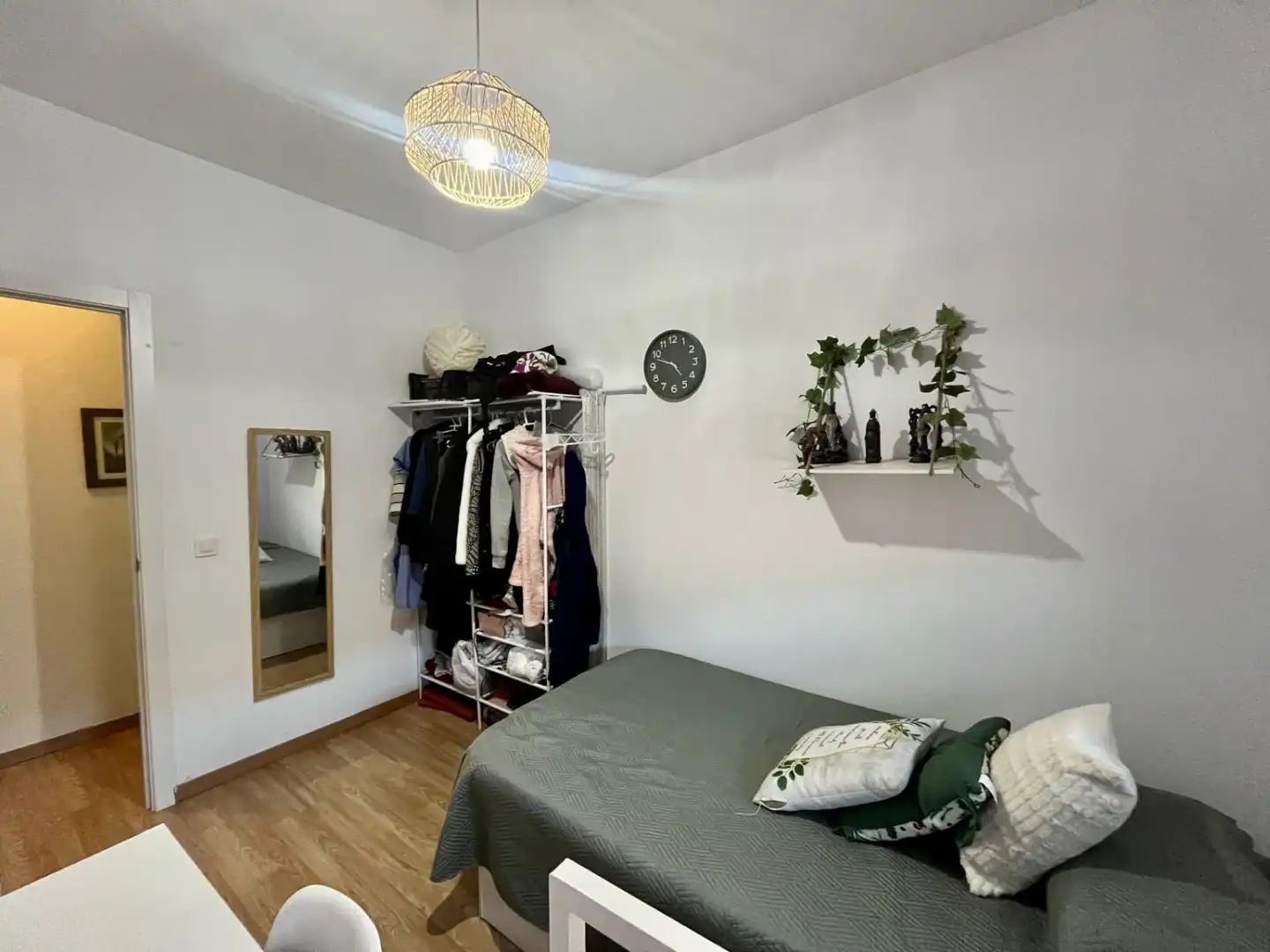 Bedroom of Flat for sale in Sevilla  with Air Conditioner, Parquet flooring and Balcony