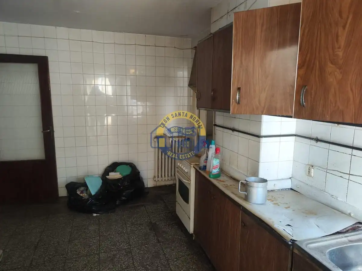 Küche von Wohnung zum Verkauf in León Capital  mit Heizung, Parkett und Terrasse