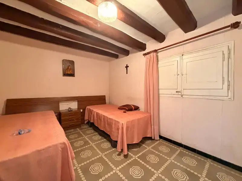 Dormitori de Casa o xalet en venda en Saus, Camallera i Llampaies amb Terrassa i Balcó