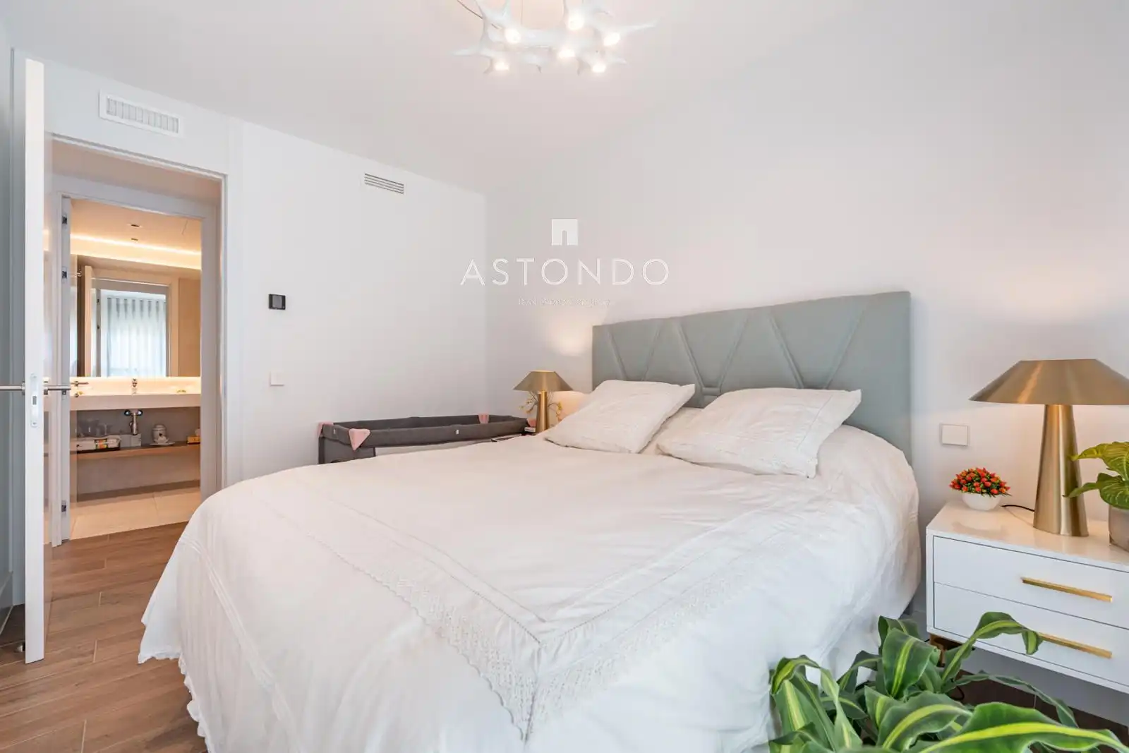 Schlafzimmer von Wohnung zum Verkauf in Madrid mit Klimaanlage, Heizung und Terrasse