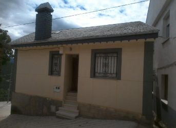 Exterior view of Single-family semi-detached for sale in Castrillo de Cabrera