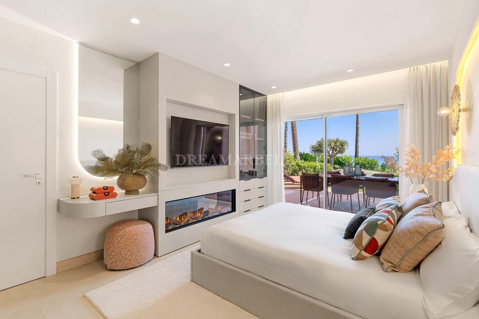 Habitación de Planta baja en venta en Estepona con Aire acondicionado, Terraza y Piscina