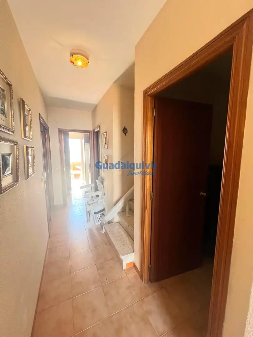 Casa adosada en venda en Montequinto amb Aire condicionat, Jardí privat i Traster
