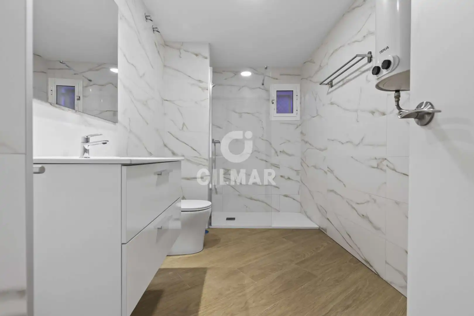 Baño de Piso en venta en Sevilla con Calefacción y Jardín privado
