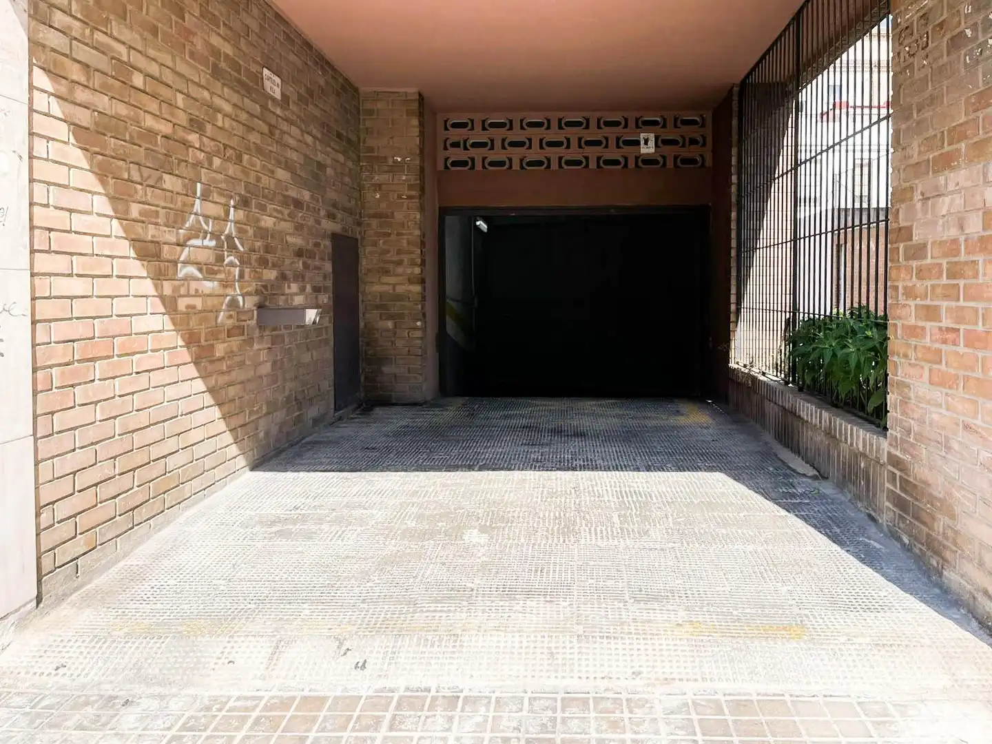 Parkplatz von Garage zum Verkauf in Valencia