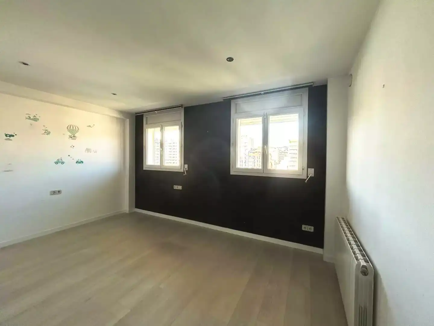 Schlafzimmer von Wohnung zur Miete in Girona mit Klimaanlage, Heizung und Parkett
