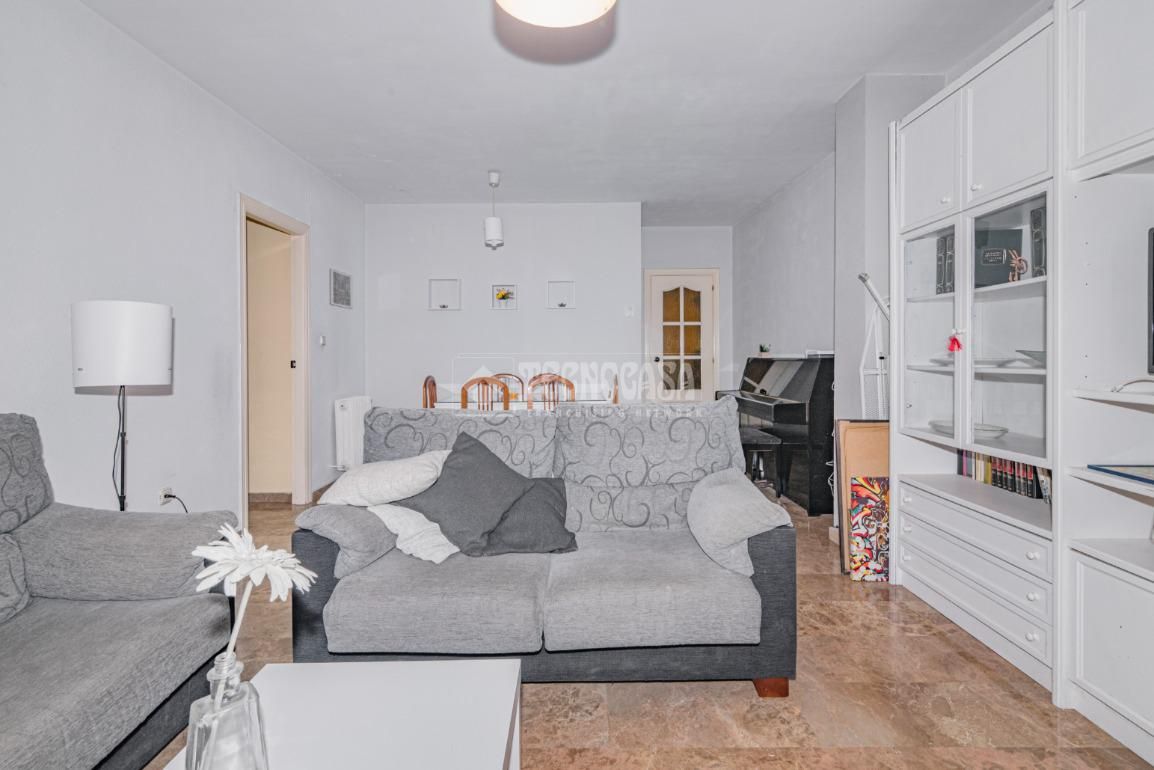 Living room of Flat for sale in  Granada Capital  with Air Conditioner