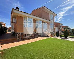 Exterior view of House or chalet for sale in Seseña  with Air Conditioner, Heating and Private garden