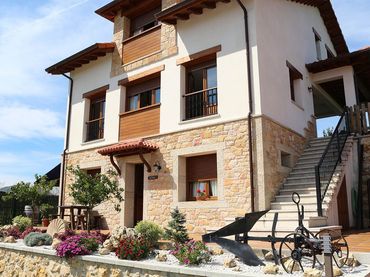 House with pool for sale in Parres