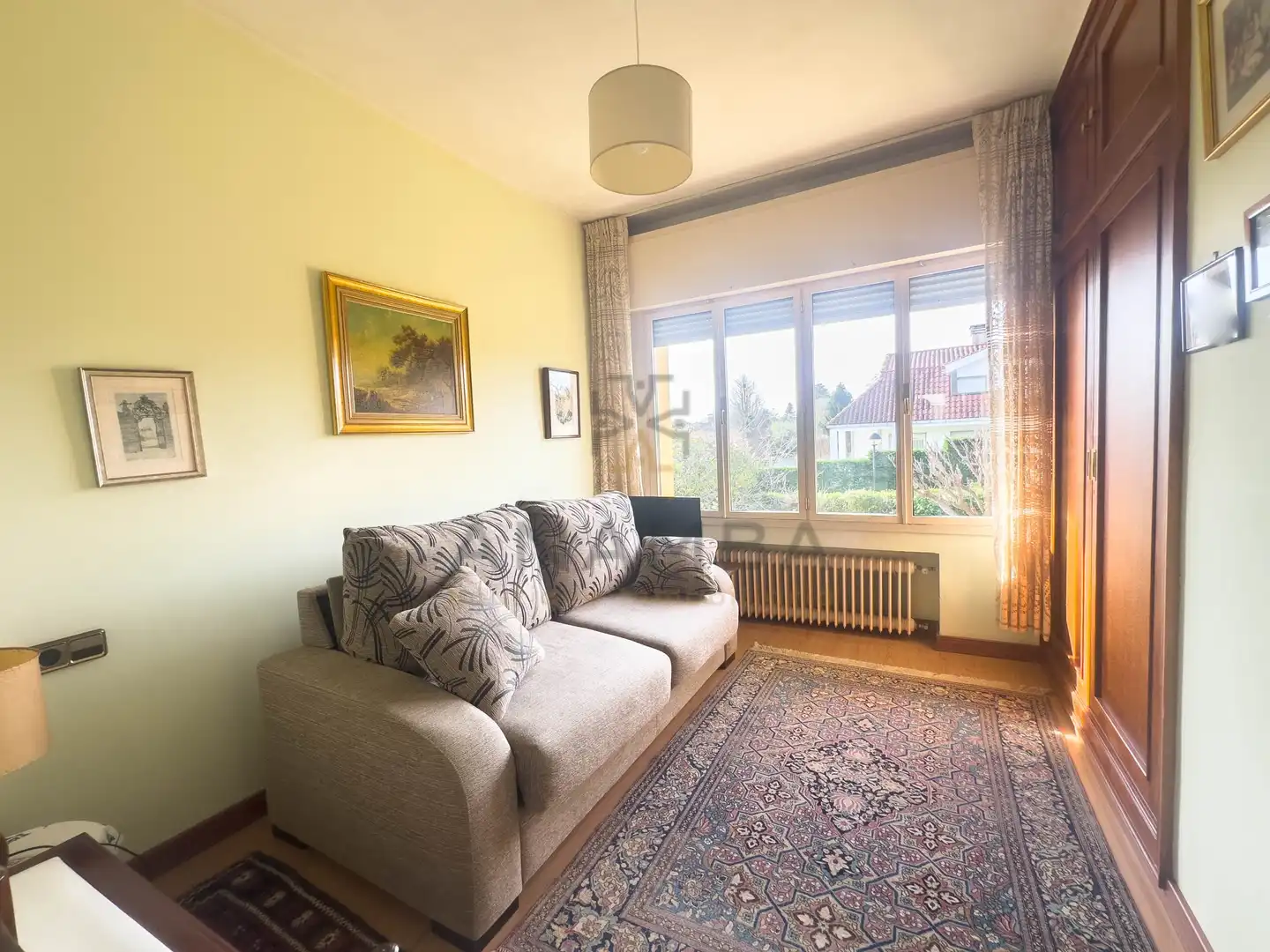 Sala d'estar de Casa o xalet en venda en Gijón  amb Traster i Piscina