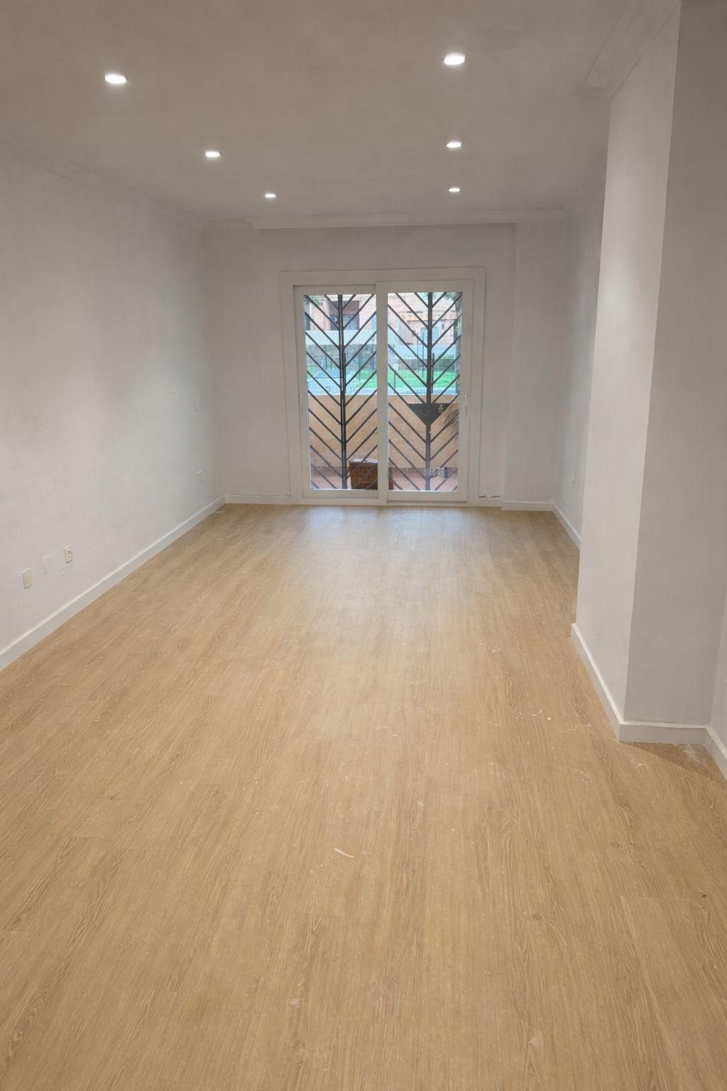 Sala d'estar de Planta baixa de lloguer en Torremolinos amb Jardí privat, Terrassa i Piscina comunitària