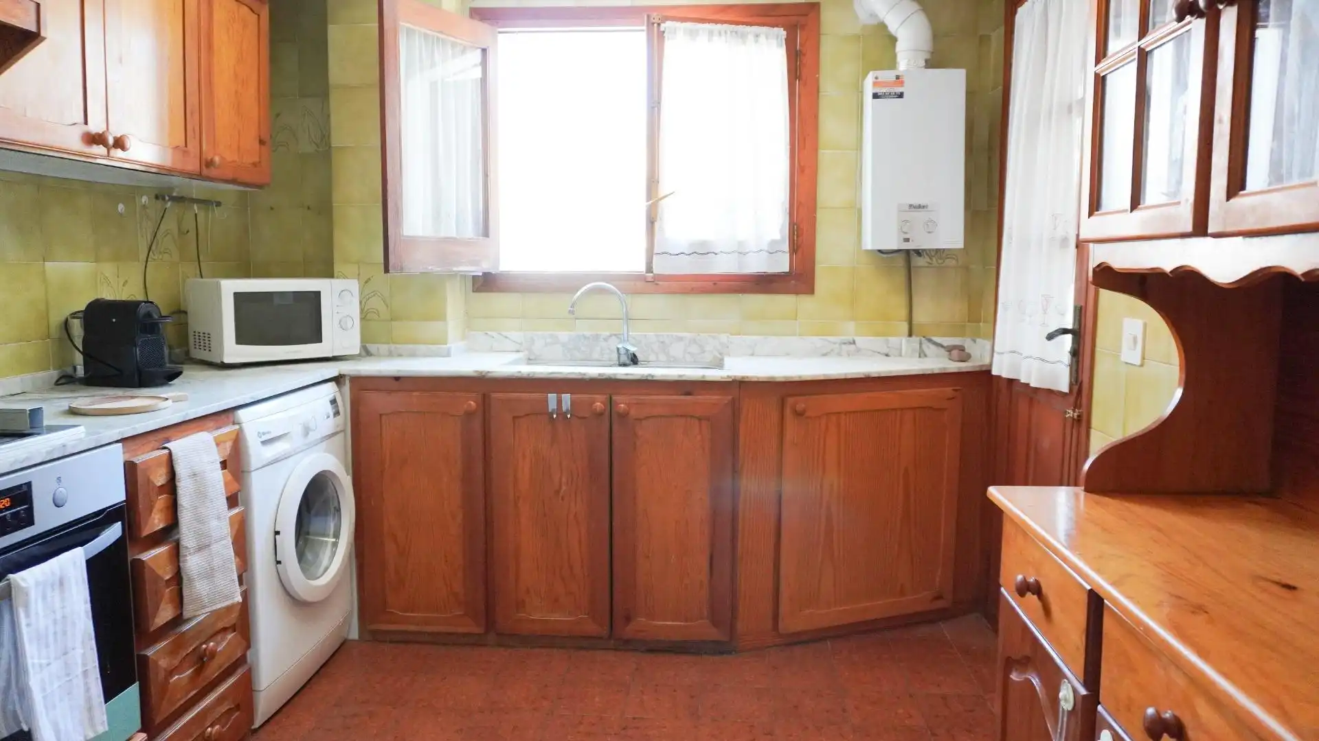 Küche von Dachboden zum Verkauf in El Puig de Santa Maria mit Privatgarten, Terrasse und Balkon