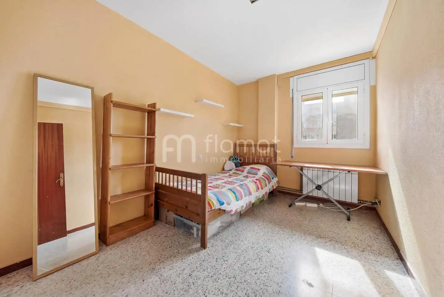 Bedroom of Flat for sale in Figueres