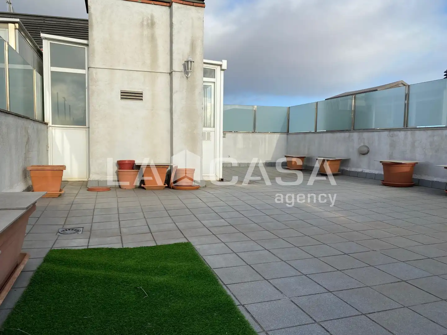 Terraza de Ático en venta en Santa Coloma de Gramenet con Calefacción, Terraza y Trastero