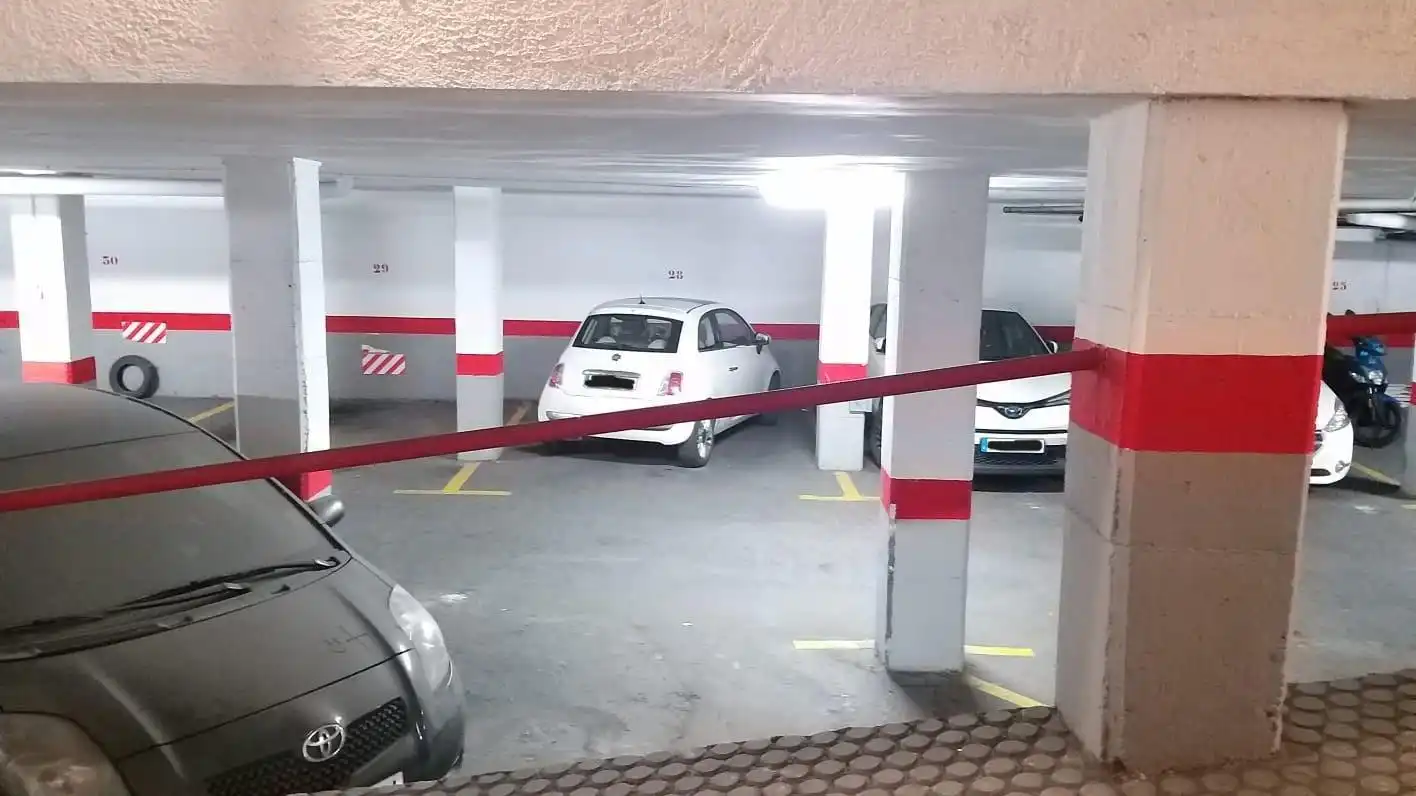 Parkplatz von Garage zur Miete in Granada
