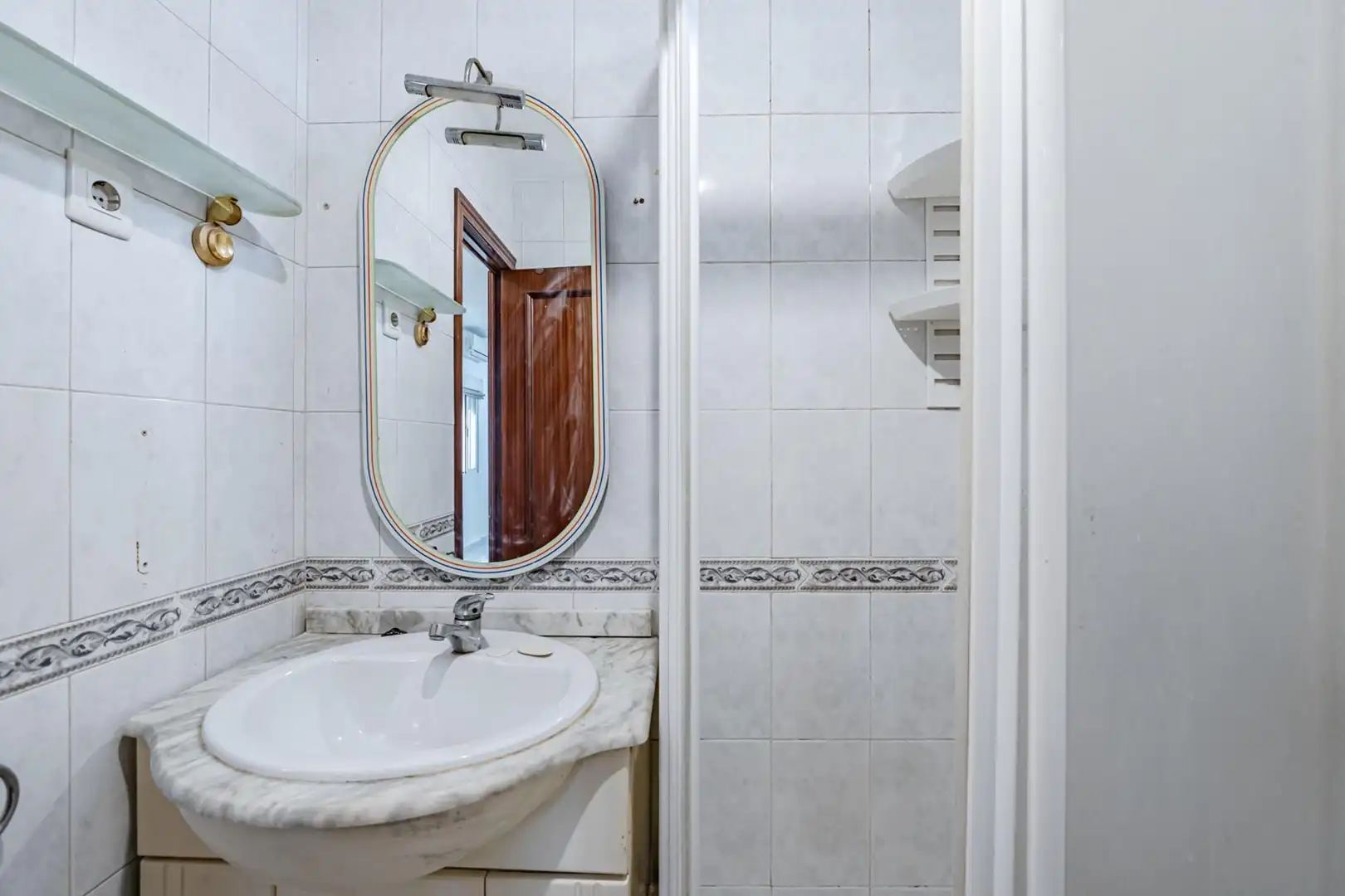 Bathroom of Apartments for sale in Madrid
