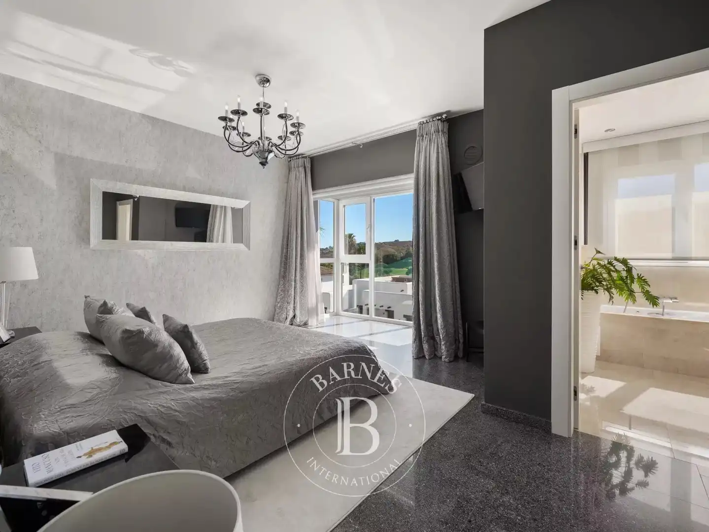 Dormitori de Casa o xalet en venda en Marbella amb Aire condicionat, Calefacció i Piscina