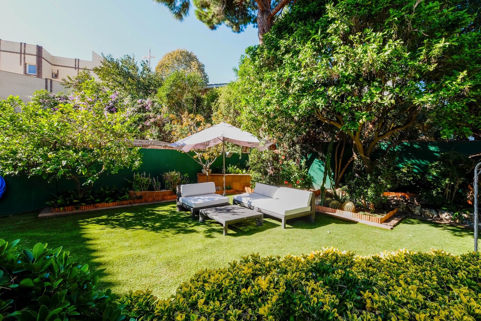 Jardí de Casa o xalet en venda en  Barcelona Capital amb Jardí privat, Terrassa i Traster
