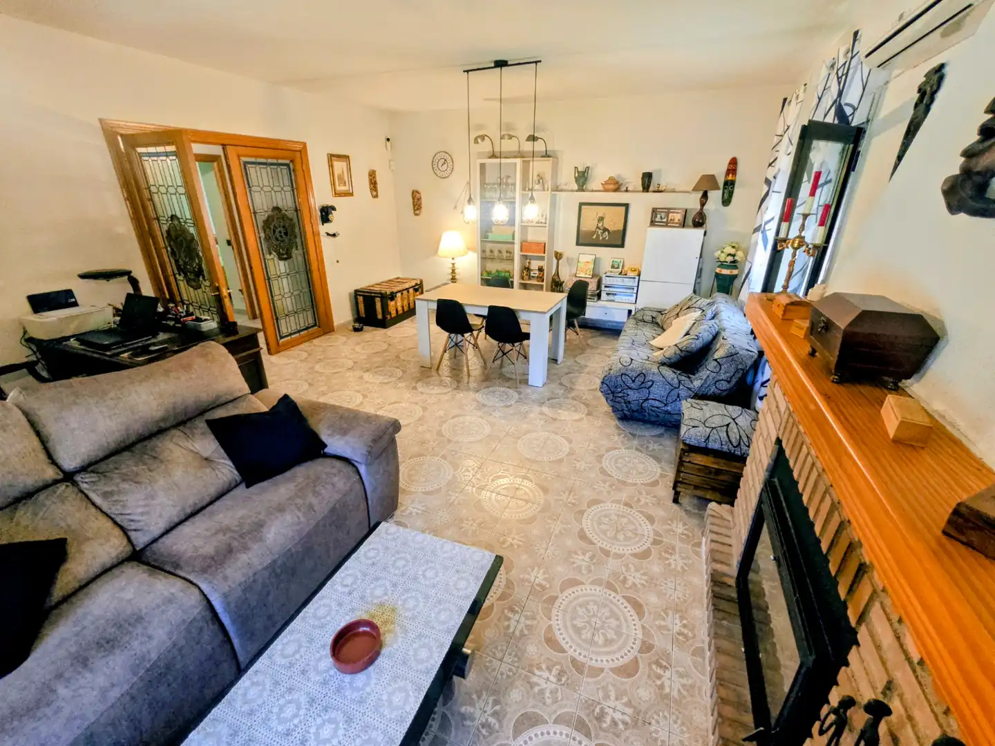 Sala de estar de Casa o chalet en venta en El Casar de Escalona con Aire acondicionado, Calefacción y Jardín privado