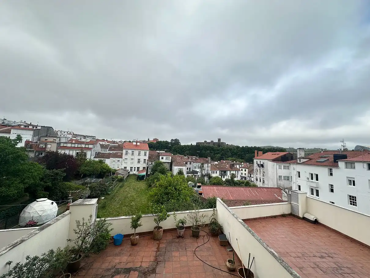 Vista exterior de Piso de alquiler en Santiago de Compostela  con Calefacción, Trastero y Amueblado