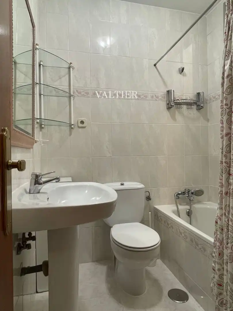 Bathroom of Attic for rent in Madrid  with Air Conditioner, Terrace and Furnished
