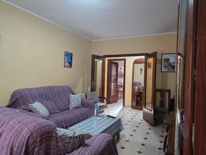 Sala d'estar de Pis en venda en Castellón de la Plana / Castelló de la Plana amb Calefacció i Balcó