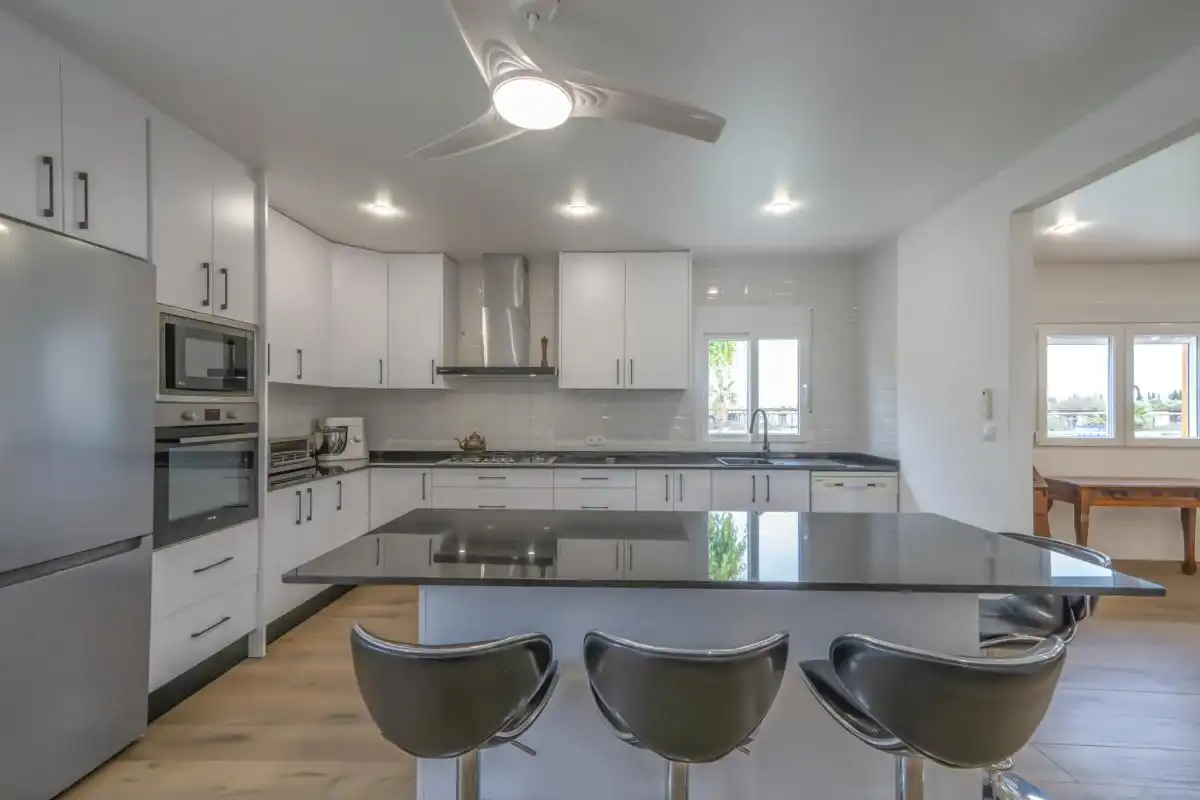 Cocina de Casa o chalet en venta en San Miguel de Salinas con Aire acondicionado, Calefacción y Jardín privado