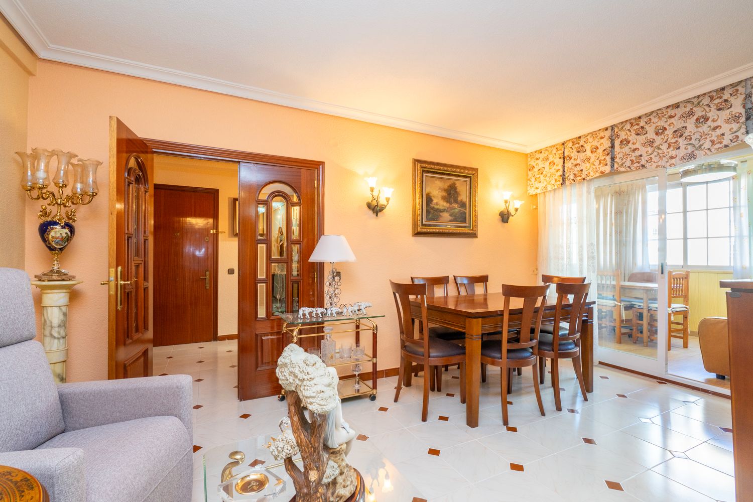 Comedor de Piso en venta en Móstoles con Calefacción, Terraza y Piscina comunitaria