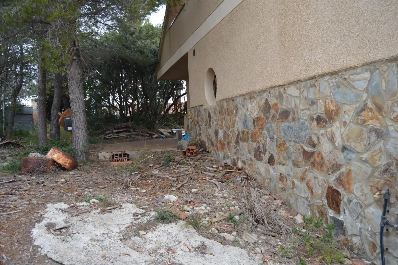 Vista exterior de Casa o xalet en venda en Torrelles de Llobregat amb Balcó