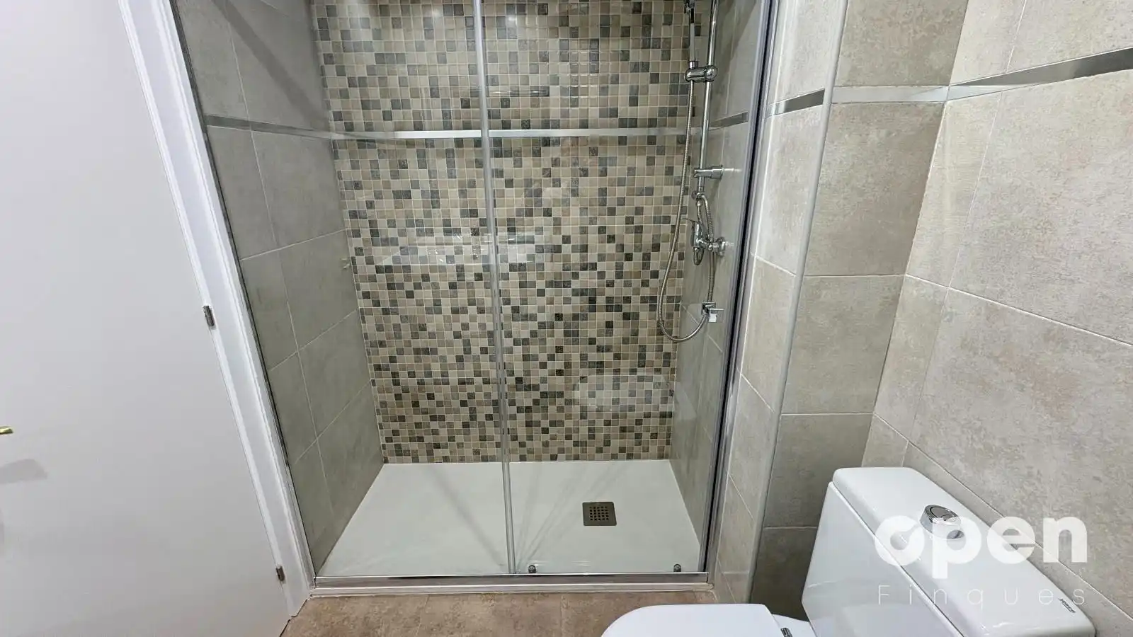 Baño de Piso en venta en Terrassa con Aire acondicionado, Parquet y Alarma