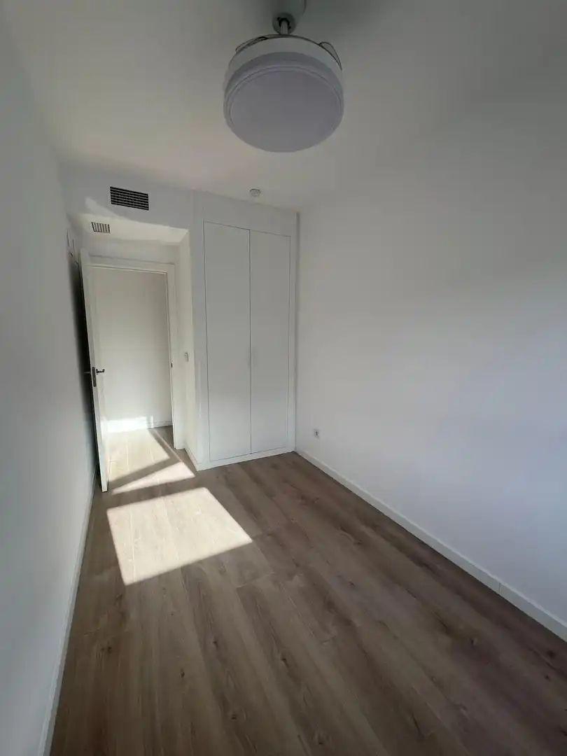 Bedroom of Flat for rent in Dos Hermanas  with Air Conditioner, Heating and Private garden