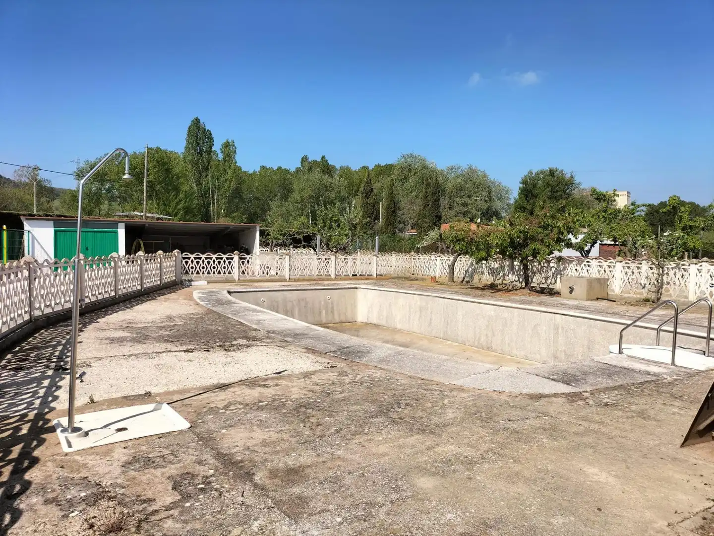 Piscina de Finca rústica en venta en Palencia con Calefacción, Jardín privado y Parquet