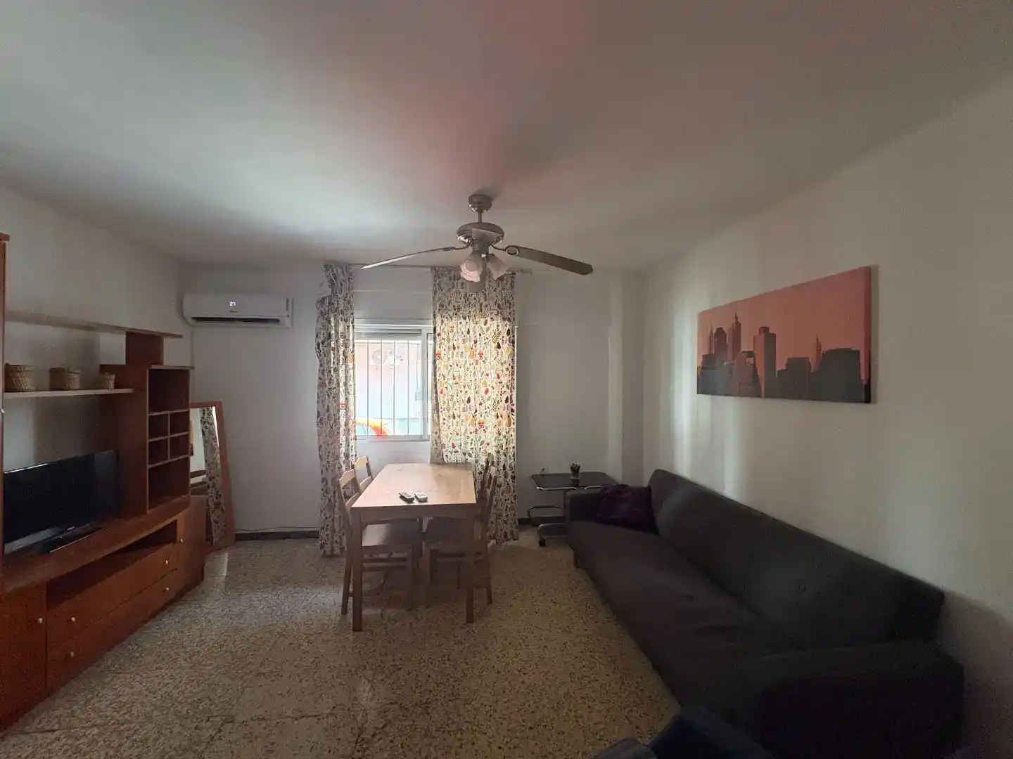Sala d'estar de Pis en venda en  Sevilla Capital amb Aire condicionat