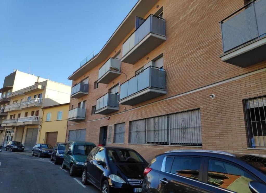 Vista exterior de Pis en venda en Figueres amb Calefacció