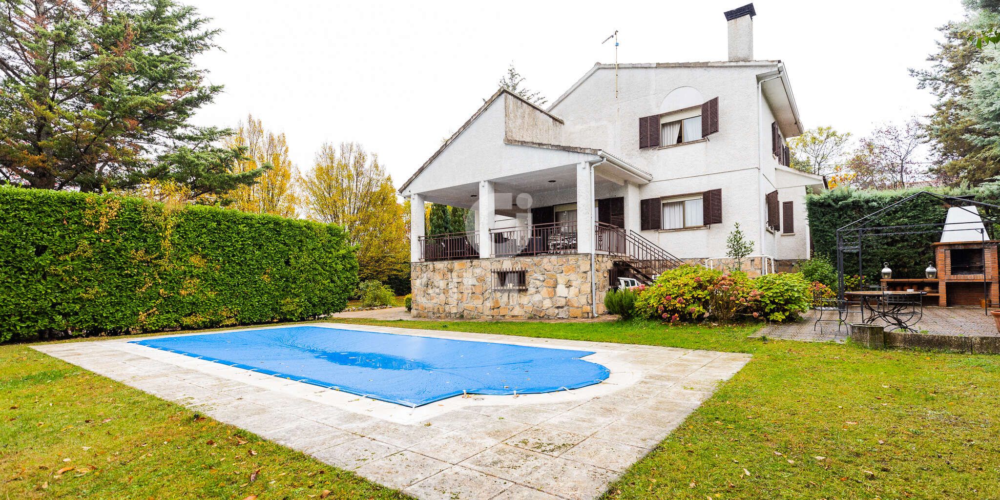 Piscina de Casa o xalet en venda en Becerril de la Sierra amb Calefacció, Jardí privat i Piscina