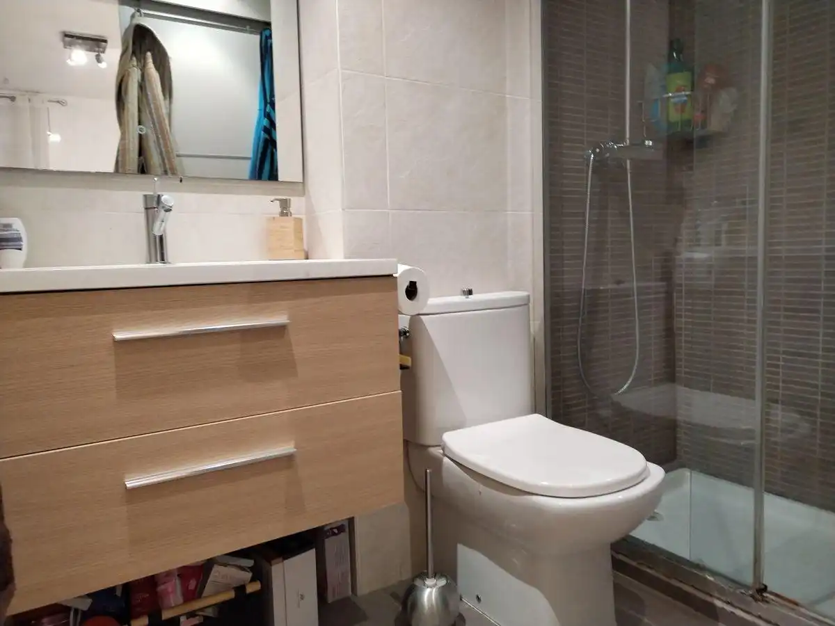 Bathroom of Flat for sale in Tortosa  with Parquet flooring, Terrace and Storage room