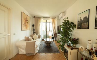 Sala d'estar de Àtic de lloguer en  Madrid Capital amb Aire condicionat, Calefacció i Parquet