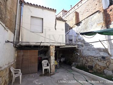 Casa a schiera con balcone in vendita a Carrer Arrabal