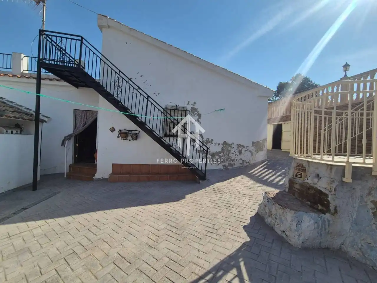 Vista exterior de Casa o xalet en venda en Loja amb Terrassa, Piscina i Moblat