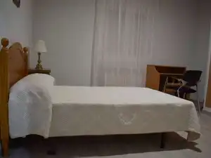 Dormitori de Pis de lloguer en Ciudad Real amb Moblat i Balcó
