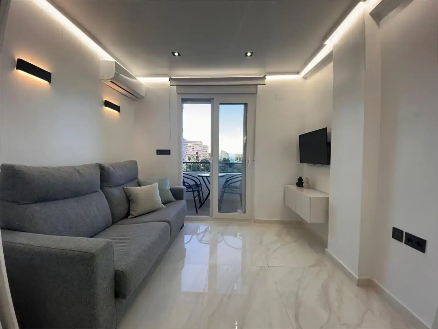 Sala d'estar de Pis en venda en Torrevieja amb Aire condicionat i Balcó