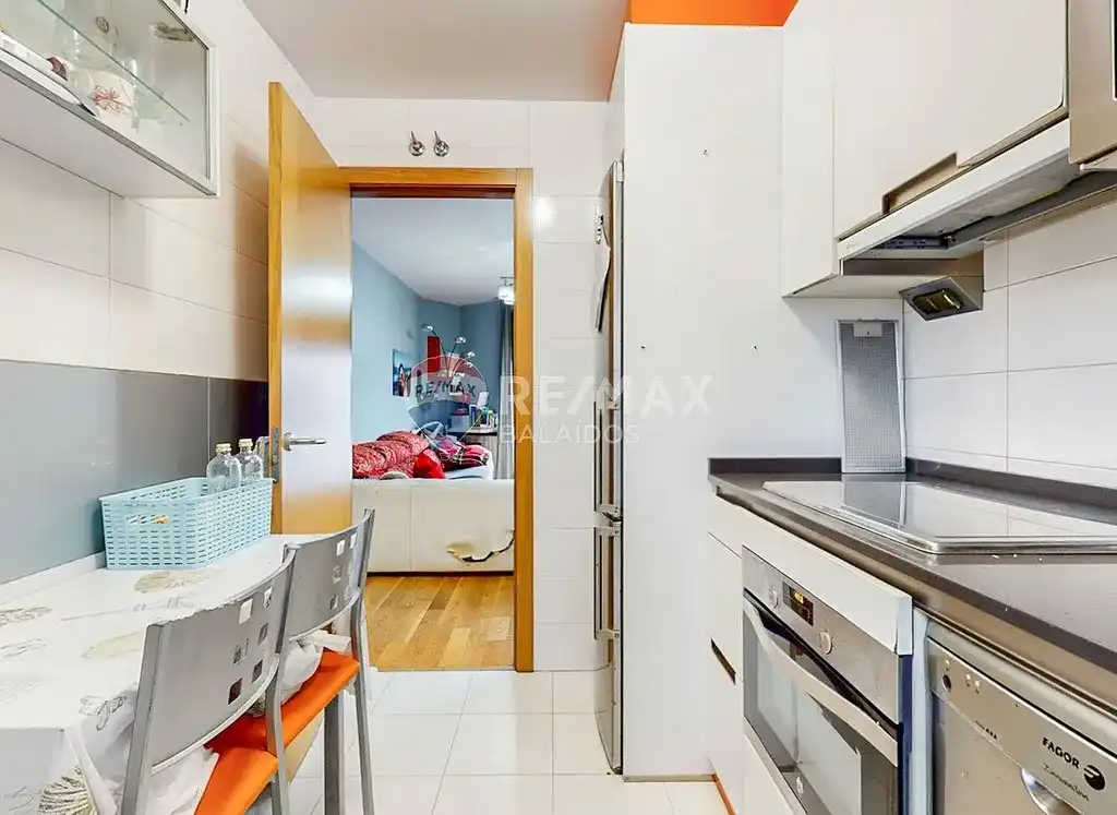 Cocina de Piso en venta en Vigo  con Calefacción, Trastero y Amueblado