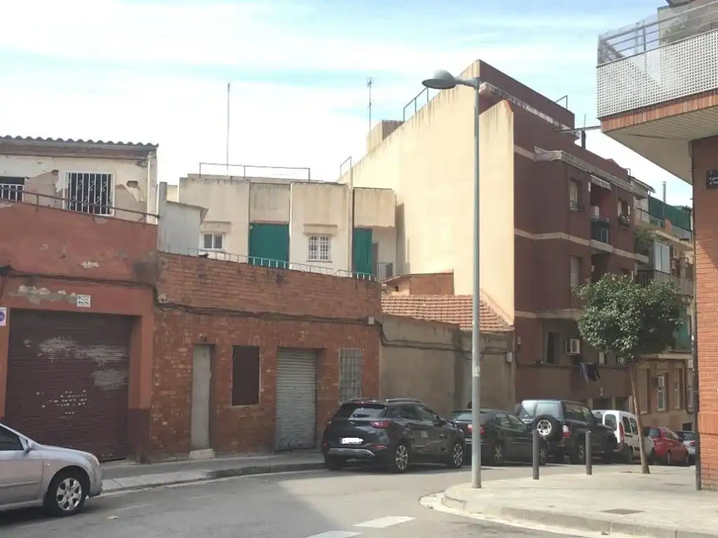 Terreny residencial en venda a Carrer d'Isaac Albéniz 12