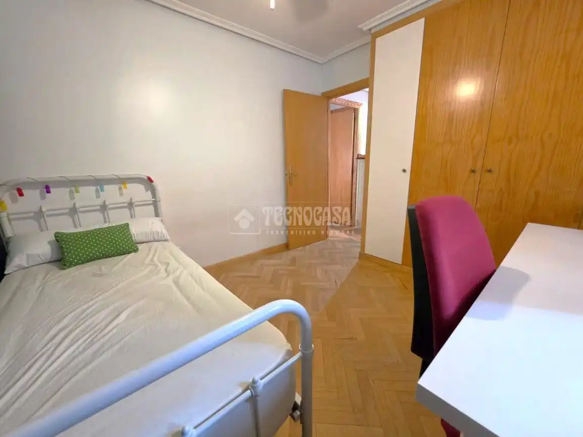 Bedroom of Flat for sale in Getafe  with Air Conditioner, Heating and Parquet flooring