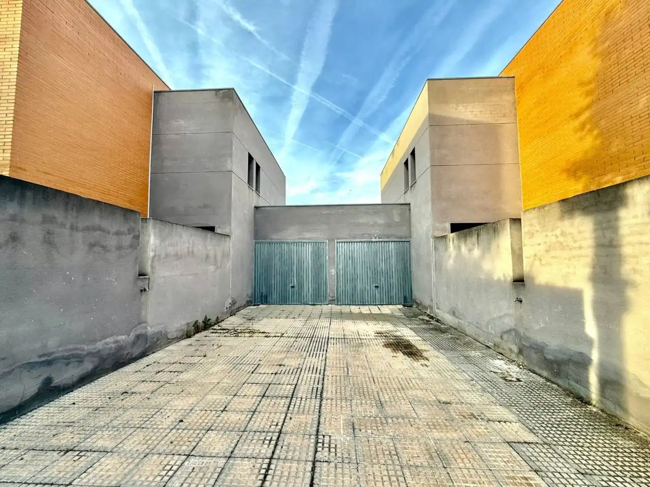 Vista exterior de Casa adosada en venta en Bargas con Calefacción, Jardín privado y Alarma