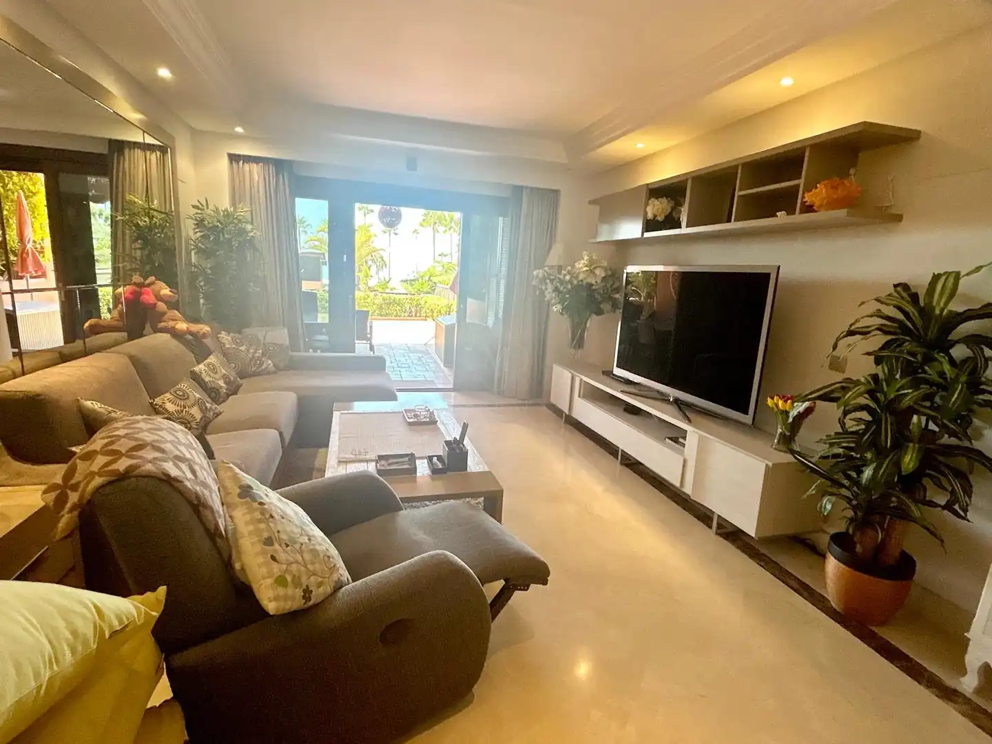 Sala de estar de Apartamento en venta en Estepona con Aire acondicionado, Terraza y Piscina