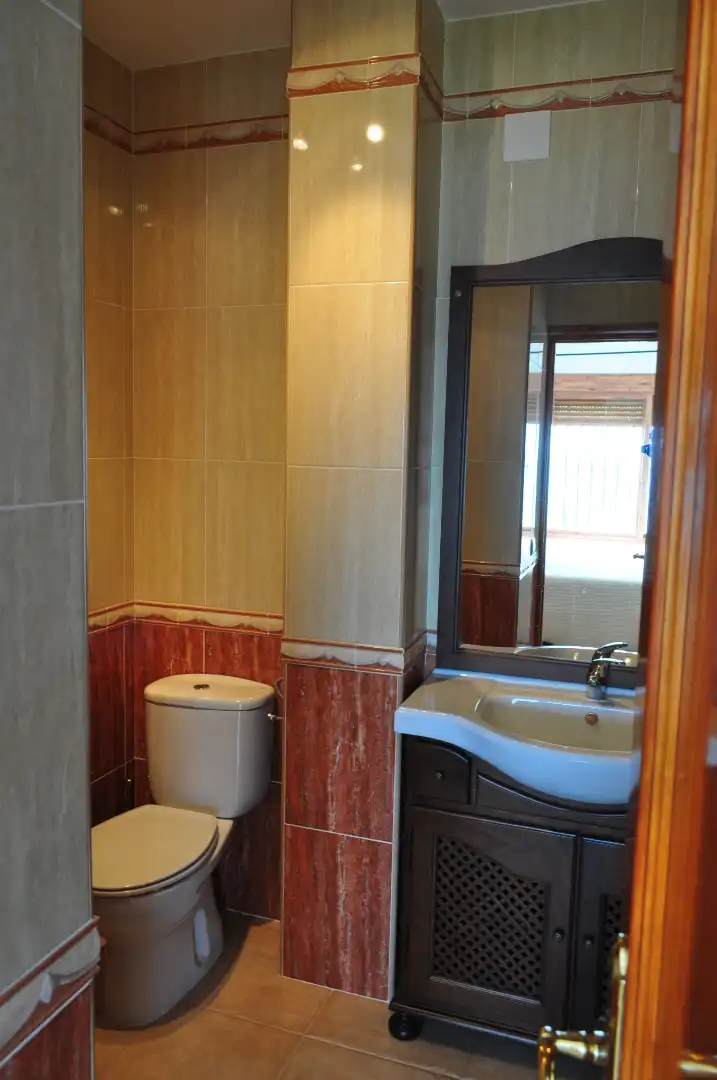 Baño de Casa adosada de alquiler en Almonte con Aire acondicionado, Amueblado y Horno