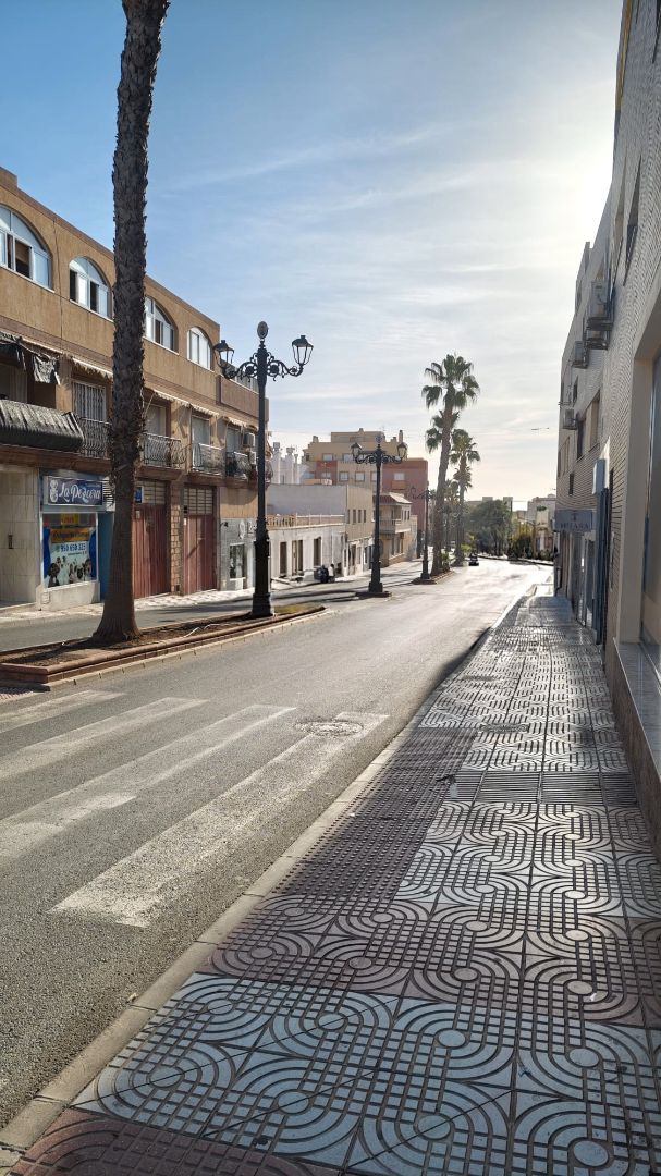 Vista exterior de Pis en venda en Roquetas de Mar amb Aire condicionat, Traster i Moblat